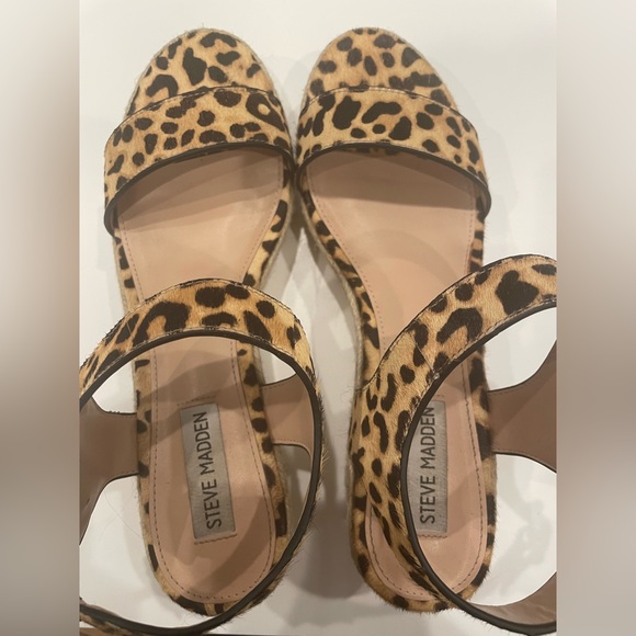 Steve Madden wedged espadrilles with cheetah print. - Picture 2 of 6